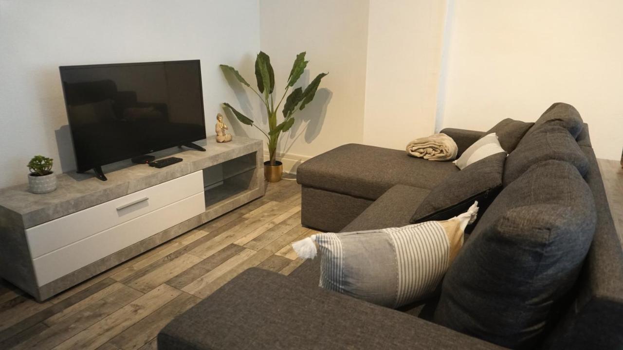 Logement Spacieux - Face A La Gare Et Centre-Ville Epinal Bagian luar foto